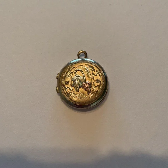 Black Hills Gold Locket - Picture 5 of 8